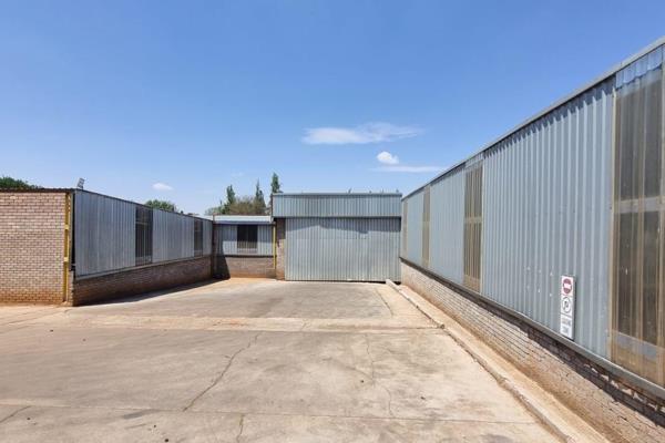 Multi tenant environment property available to let. This warehouse portion  measures ...