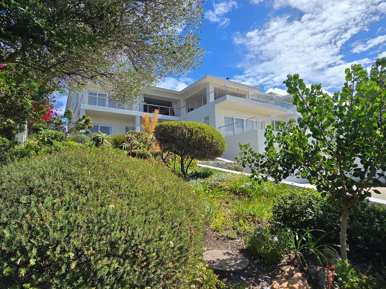 Photo of 6 Bedroom House to rent in Plettenberg Bay Central