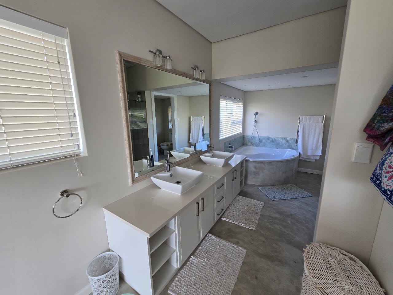 6 Bedroom House to rent in Plettenberg Bay Central