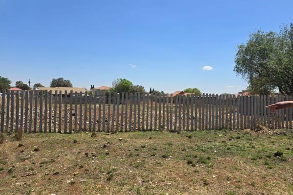 BIG STAND IN THE HEART OF DAWN PARK

This stand is located along one of the main roads in Dawn Park.   There are a lot of ...