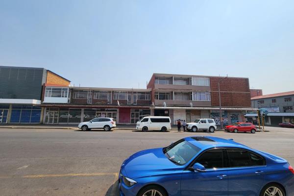 6 shops which can be converted into 8 shops with rent (+w&amp;l) of between r8000 - r12000 / shop
15 units (4xbach / 5x1bed / 5x2bed / ...