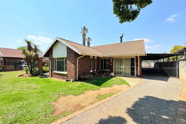 Welcome to this spacious family home located on Gemsbok Street!

Upon entering, you ...