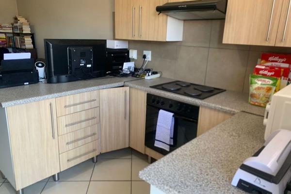 Welcome to your dream home! Nestled in the vibrant and sought-after community of Sagewood, Midrand, this exquisite 2-bedroom apartment ...