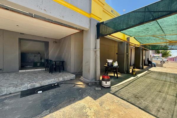 Commercial Business premises in the main boulevard! Whether you are looking for an investment or a business premises, this property is ...