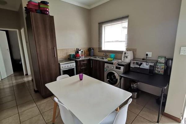 This property is situated in a secure controlled access complex in Trichardt.
It boasts an open-plan living area and kitchen.
Three ...