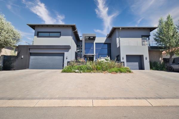 Refined Living Meets Modern Elegance

Step into a luxurious family sanctuary where grand design and modern sophistication come together ...