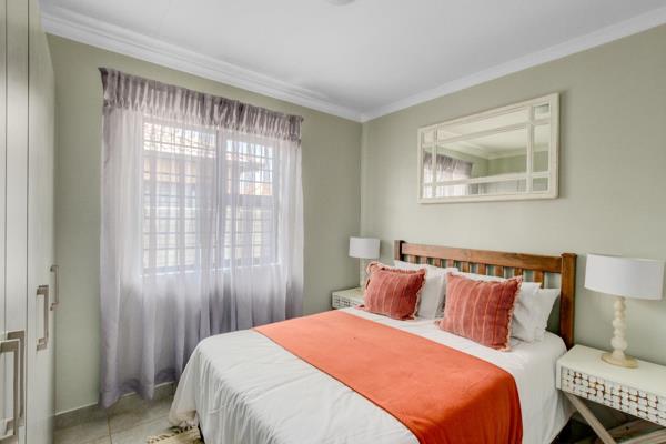 Urban Elegance: Elegant Townhouse Living In the heart of Soweto.Welcome to this stunning 02 bedroom, 2-bathroom urban townhouse in the ...