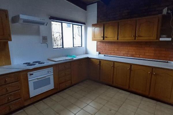 This cosy home has a very spacious living room that opens up to a cosy kitchen fitted with ample cupboard space, convenient breakfast ...