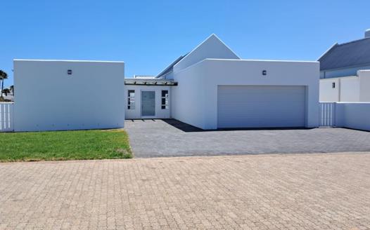 3 Bedroom House for sale in Lampiesbaai