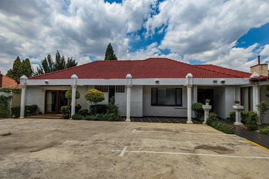 3 Bedroom House for sale in Saxonwold