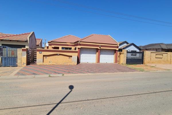 3-Bedroom Home in Protea Glen Ext 12

This spacious home features an open-plan ...