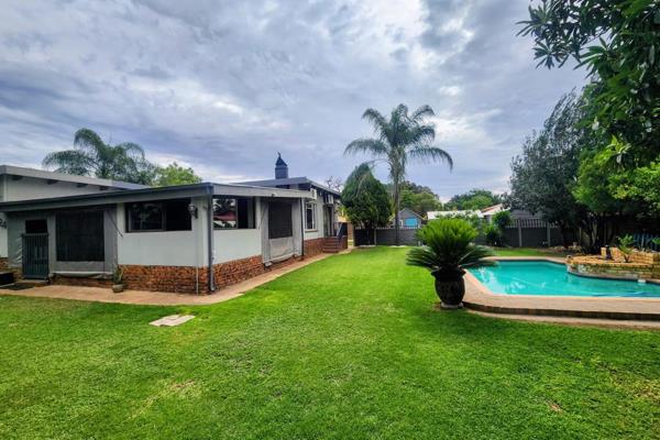 Welcome to this stunning, neat-as-a-pin five-bedroom family home located in the heart of Pretoria North in a lovely quite street.

As ...