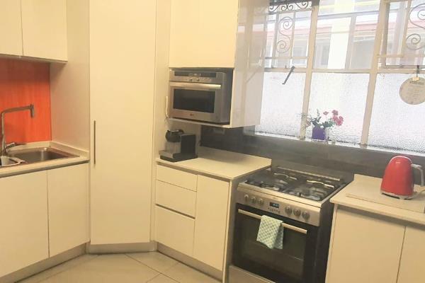 The apartment is a ground unit that is renovated and very spacious.

It has a large ...