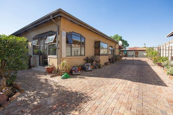 Bedrooms: 

Main bedroom: Spacious with built-in cupboards.
Second bedroom: Wood floors, suitable for a single bed, with built-in ...