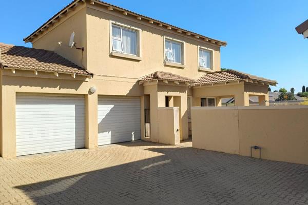 Introducing an exciting 3 Bedroom apartment situated in the sought-after area of Pomona in Kempton Park

The apartment features a ...