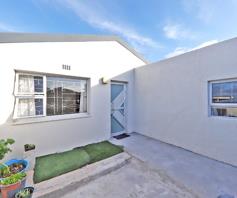 House for sale in Strandfontein Village