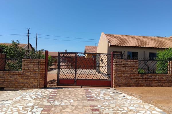 This beauty is well situated on main road and offers the following:

•	2 bedrooms with built-in cupboards
•	1 bathroom with bath ...