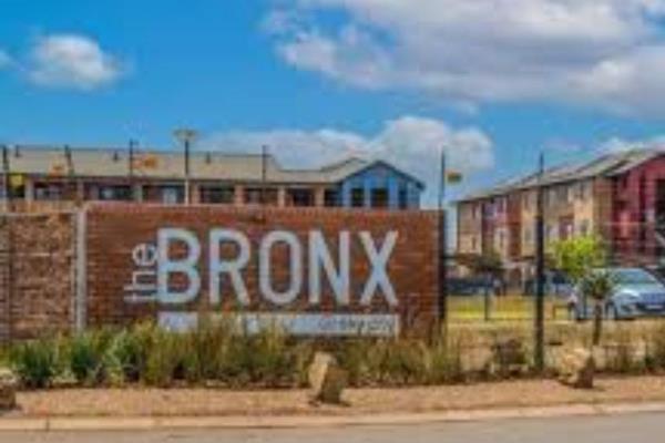 This amazing 2-bedroom apartment for sale in the Bronx, Alberton, is perfect for a young couple looking for comfort and convenience. ...