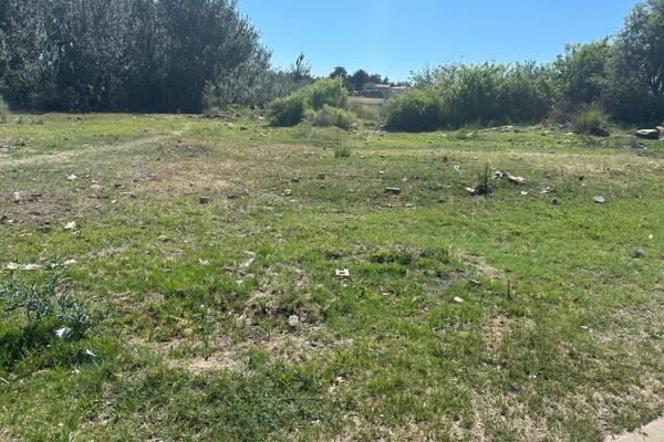 We offer a special chance to buy a large 1350m&#178; plot of land in Vanderbijilpark CE that is well-located and provides quick access ...