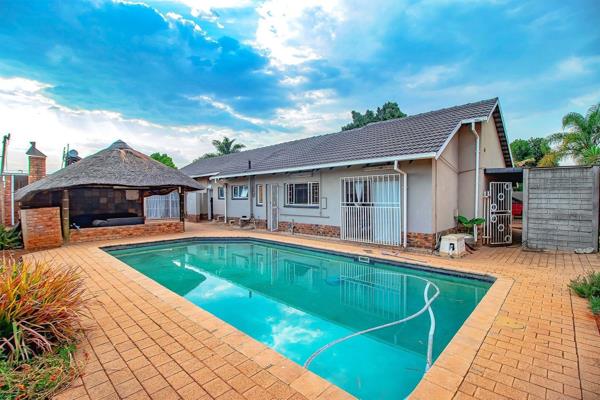 This family home nestled in Booysens (Pretoria) combines comfort, convenience, and tranquility, creating the perfect haven for creating ...