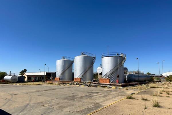 An established and well-equipped diesel depot, ideally located to serve the Kimberley area. 

The property boasts essential ...