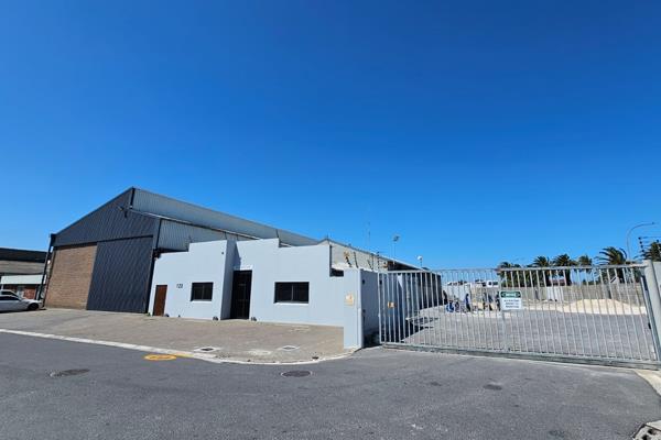 The warehouse space for rent in Beaconvale offers a large yard and excellent exposure to ...