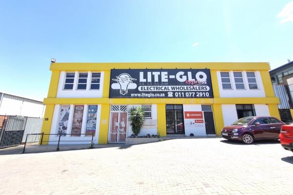 This impressive 1,000m&#178; industrial property offers a versatile and functional ...