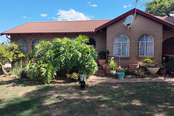 Nestled in the heart of Heuweloord, Centurion, this property presents an exceptional opportunity for those looking to create their ...