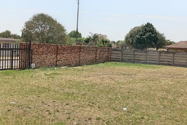 Vacant land for sale in Lodeyco

Vacant land 995 x 998 sqm

Water available.

Call today for your viewing!