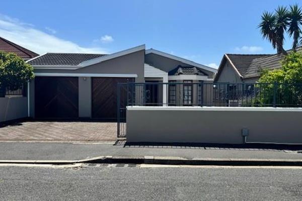 Modern spacious home for the discerning buyer with dual living potential. 
The home with quality features, consists of lounge, dining room, well fitted kitchen with gas hob, oven, extractor fan and dishwasher point, 3 bedrooms, 2 ...