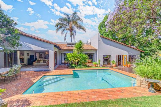 4 Bedroom House for sale in Douglasdale