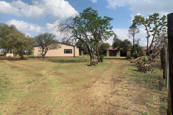 This 58ha small holding is adjacent to the R25 between Bronkhorstspruit and Bapsfontein.  It has very good fencing that was recently ...