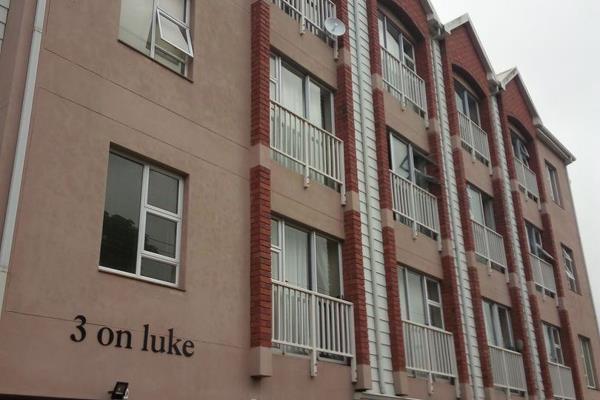 These sought after apartments comes highly recommended by the students.
Nsfas accredited.

3 bedroom&#39;s sharing a bathroom at R ...