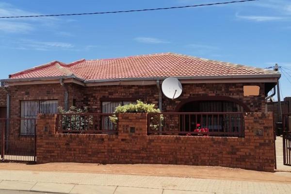 A potential house to develop a nice beautiful home for a family, the house consists of 2bedroom, lounge and dining ,kitchen, bathroom ...