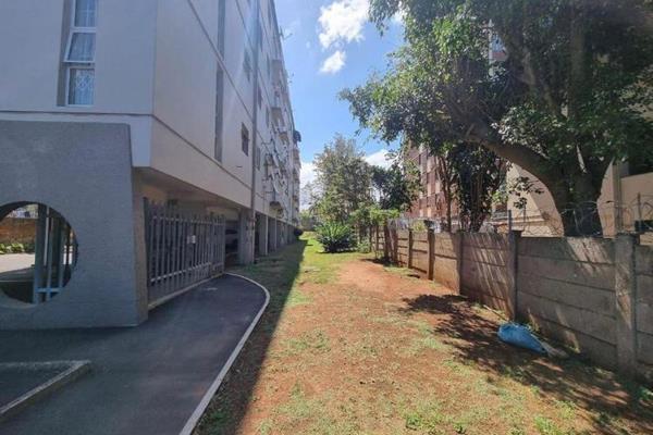 Well Maintained secure block which is close to all amenities.
There is two entrances to the complex with one being pedestrian and one ...