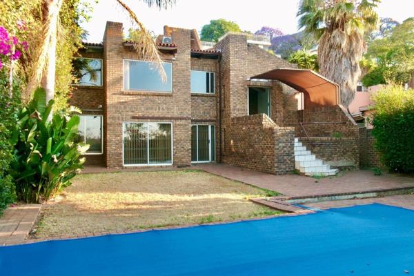 Designed and built for his own family by a famous South African Architect. A Multi level home with timeless finishes in the bathrooms ...