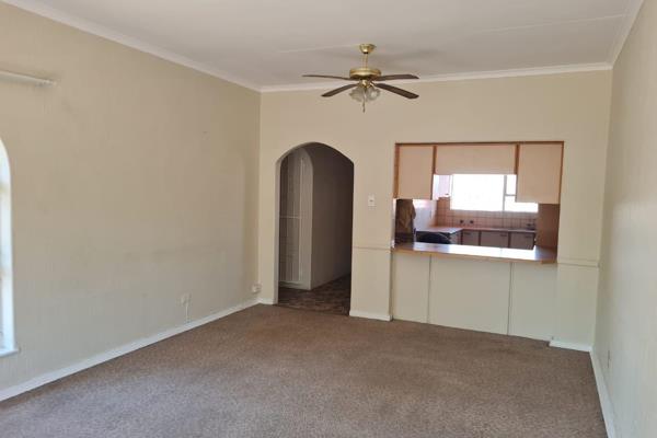 3 Bedrooms
2 Bathrooms
Lounge
Kitchen
Double Garage
1x Parking
Communal Garden