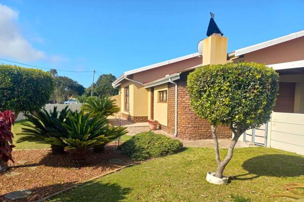 EXCLUSIVE SOLE MANDATE

Experience the Best of Hartenbos Living
This beautifully maintained 230m&#178; family home in Hartenbos offers ...