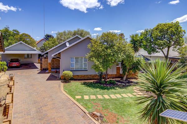 The perfect move in and live family home in the heart of Glen Marais close to all amenities.
This beautiful property consists of 3 ...