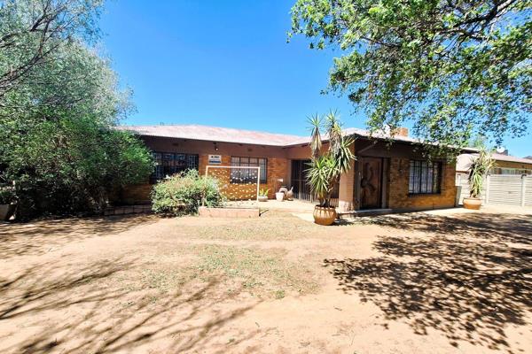 Discover your perfect family home in the heart of SE1 Vanderbijlpark! This stunning 4-bedroom, 3-bathroom property offers the ideal ...