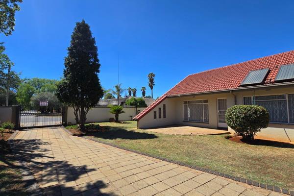 Welcome to the start of your dream future home. Inside a secure area and in the middle of Sunward Park.

This stunning three-bedroom ...