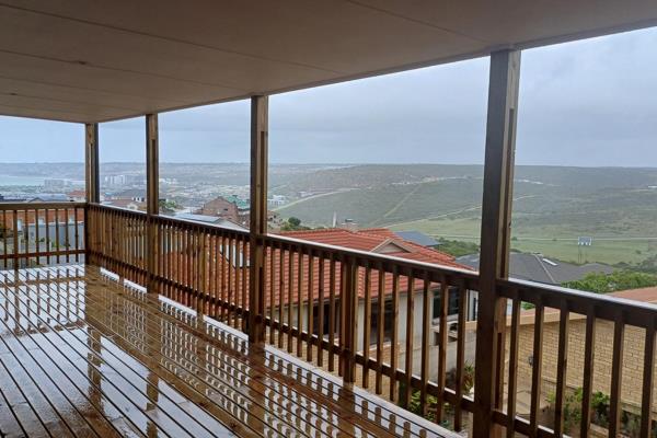 This modern, open-plan Nutec home boasts breathtaking views of Diaz and Alwyndal, ideal ...