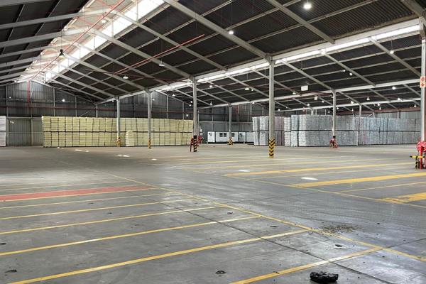 This exceptional property in Isando offers a versatile industrial facility, ideal for ...