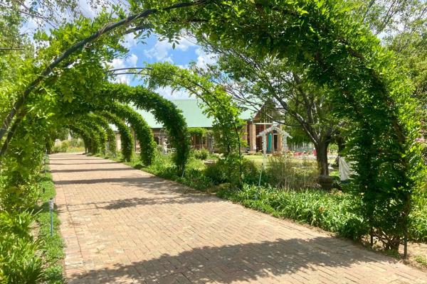 A beautiful surprise awaits you when you arrive at this charming residence in the Sandstone Gorge resort just outside of Clarens.
The ...