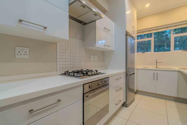 Gorgeous 3 Bedroom Apartment for Sale in Illovo!

Come view this dream modern touch apartment and experience how spacious it is.

This ...