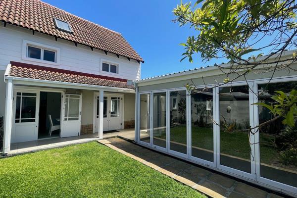 Unlock Coastal Living with Your Own Furnished Keurboomstrand Retreat
This recently renovated, north-facing 2-bedroom, 2-bathroom duplex ...