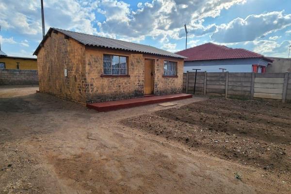 For Sale: 4-Room House in Tembisa 

This charming property is located in the vibrant area of Tembisa and is a fantastic opportunity ...