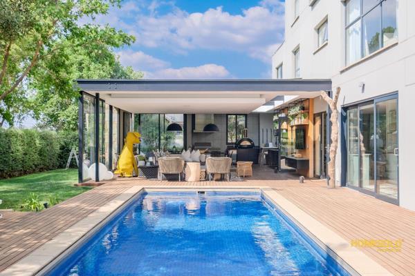 The absolute best villa-styled duplex in johannesburg north is now available for sale at the houghton!

Considering All offers from ...