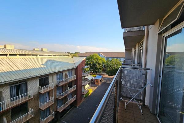 Very secure!!! Room to share!! Single room accomodation available now in 2 bedroom unit in hatfield!!!

Great opportunity to share with ...