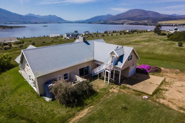 Spectacular Waterfront Retreat on Theewaterskloof Dam.

Escape to a private oasis ...